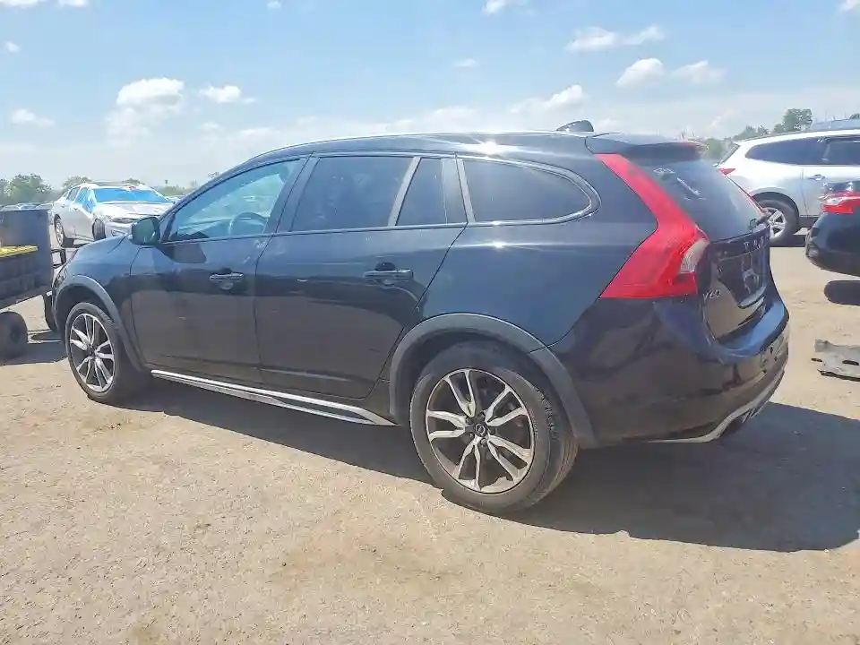 YV440MWK4J2052882 2018 VOLVO V60-1