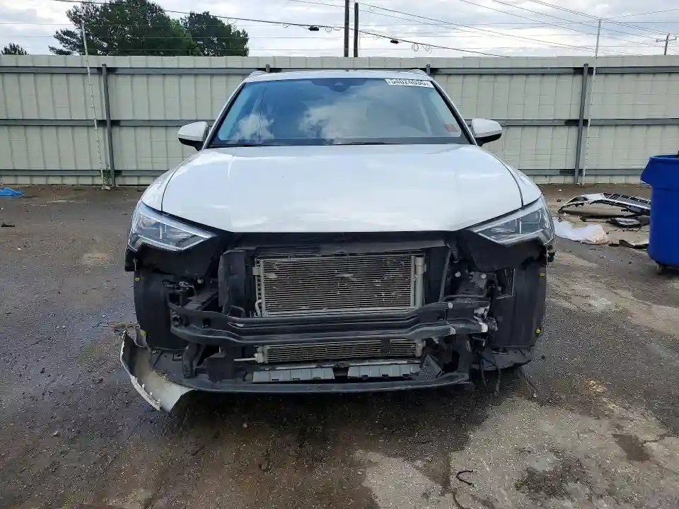 WA1EECF31P1102688 2023 AUDI Q3-4
