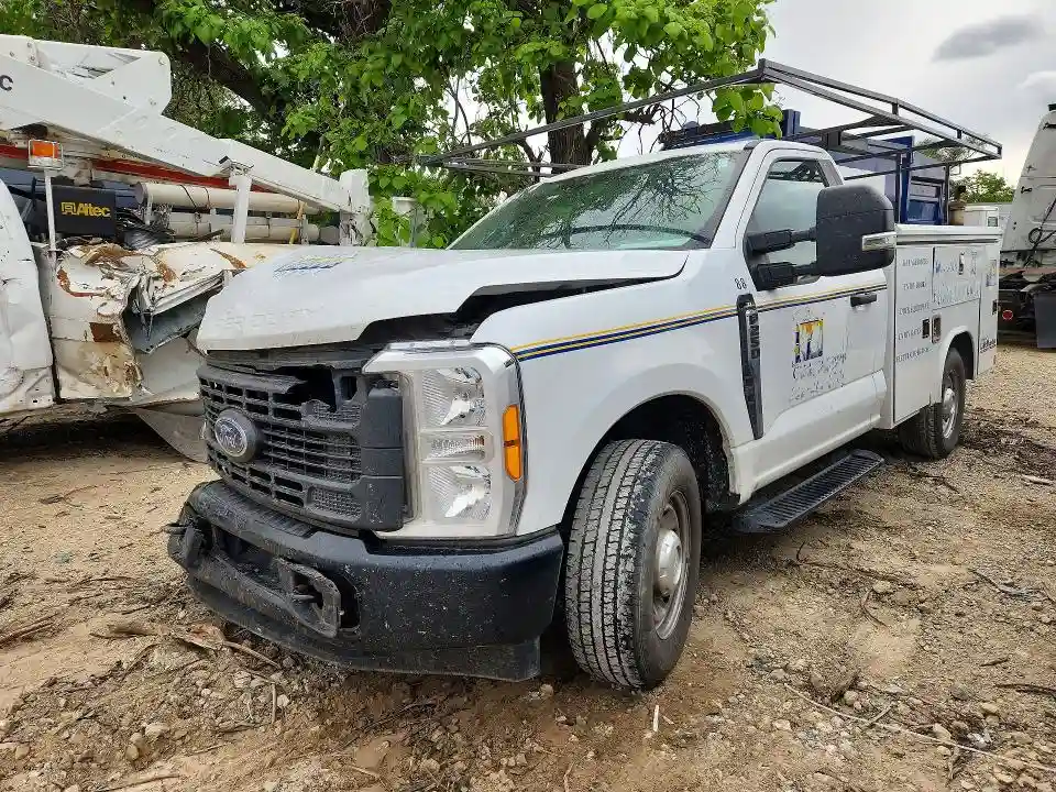 1FTBF2AA3PEE15644 2023 FORD F250-0
