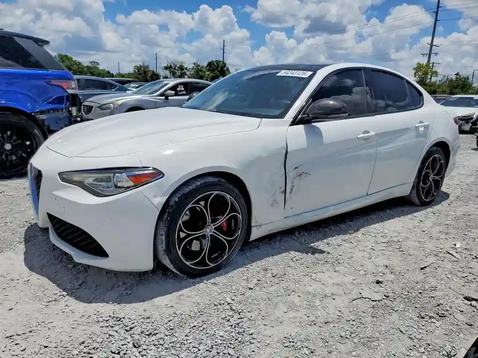 ZARFAEDN2H7532756 2017 ALFA ROMEO GIULIA-0