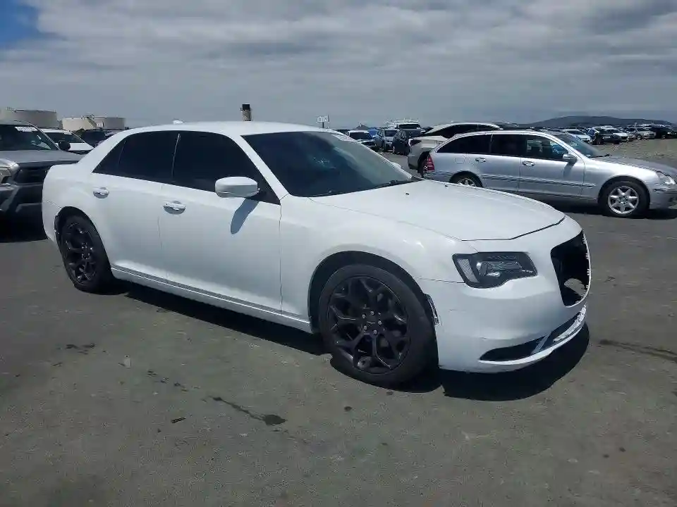 2C3CCABG4KH697888 2019 CHRYSLER 300-3