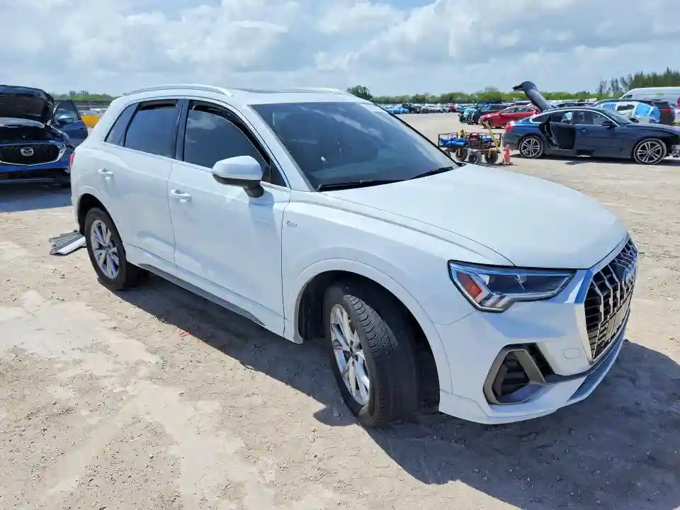 WA1DECF35R1117113 2024 AUDI Q3-3