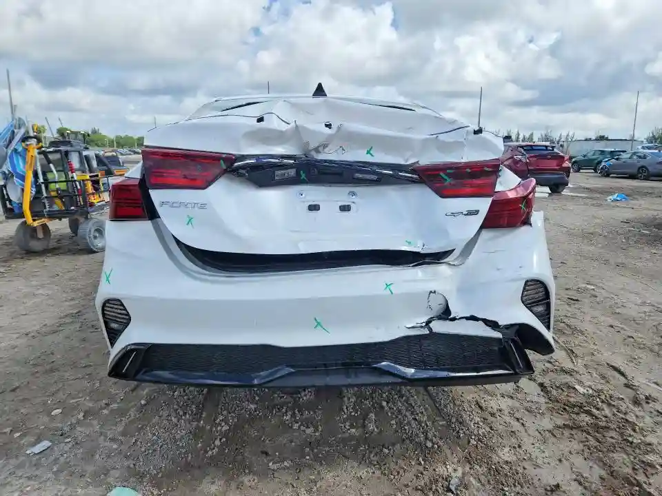 3KPF54AD5RE745108 2024 KIA FORTE-5