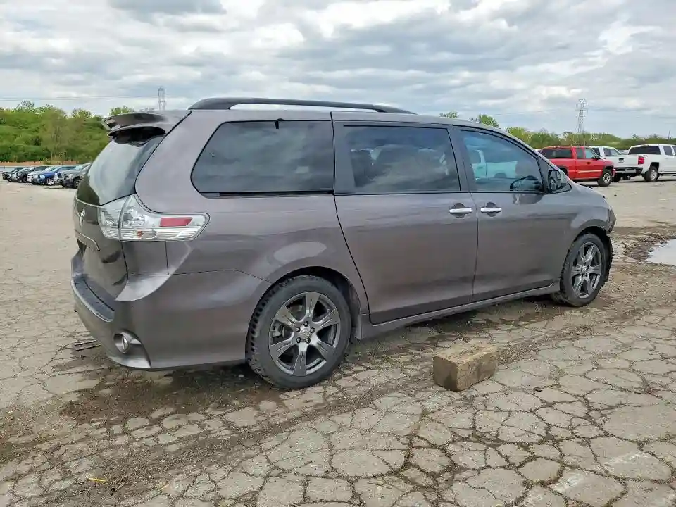 5TDXZ3DC3HS834086 2017 TOYOTA SIENNA-2