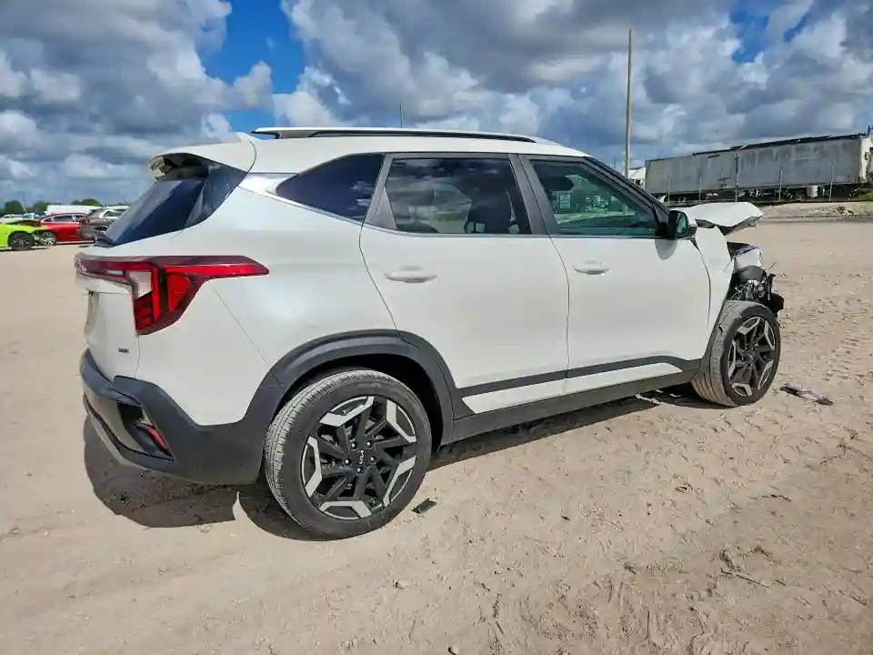 KNDETCA77R7490645 2024 KIA SELTOS-2