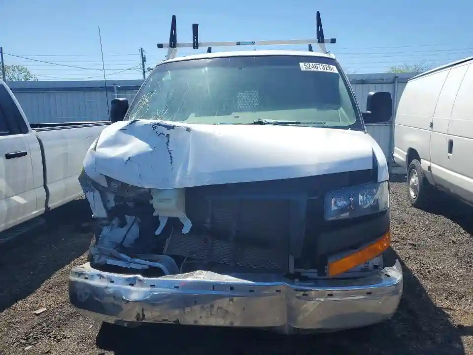 1GTW7AFG9J1903002 2018 GMC SAVANA-4