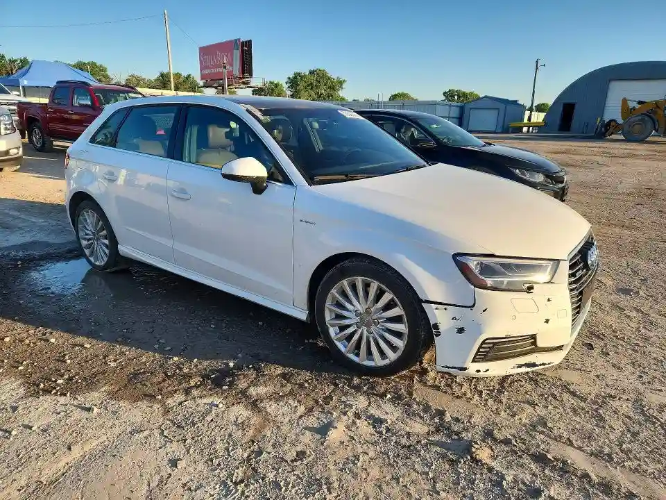 WAUTPBFF8JA062268 2018 AUDI A3-3