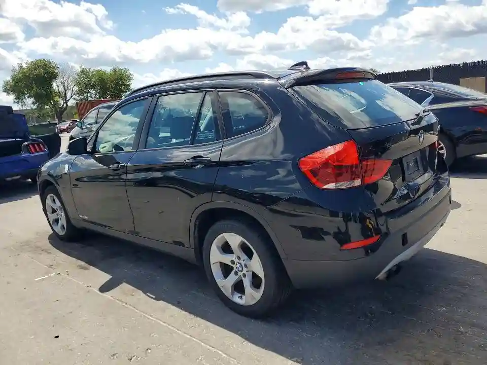 WBAVM1C52FV314409 2015 BMW X1-1