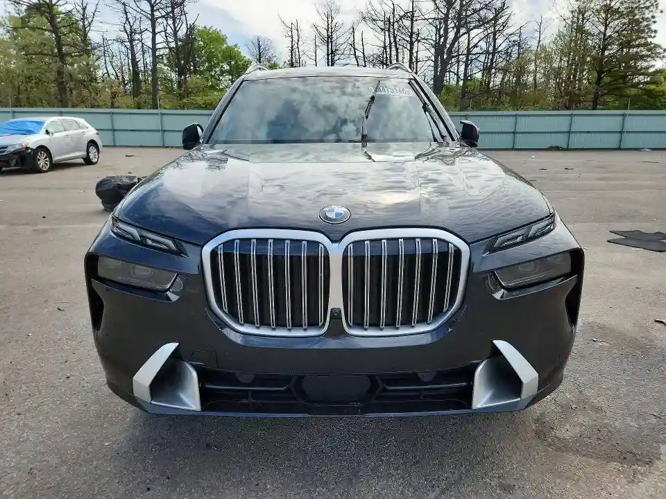5UX23EM09S9Z32573 2025 BMW X7-4