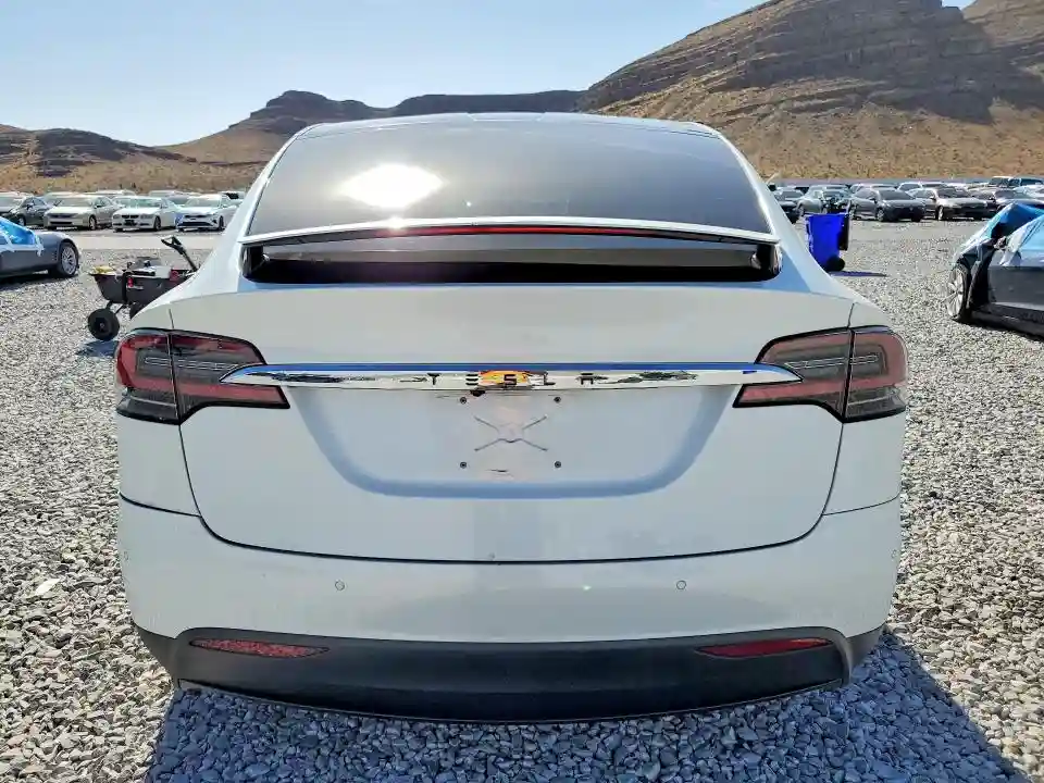 5YJXCBE26JF090415 2018 TESLA MODEL X-5