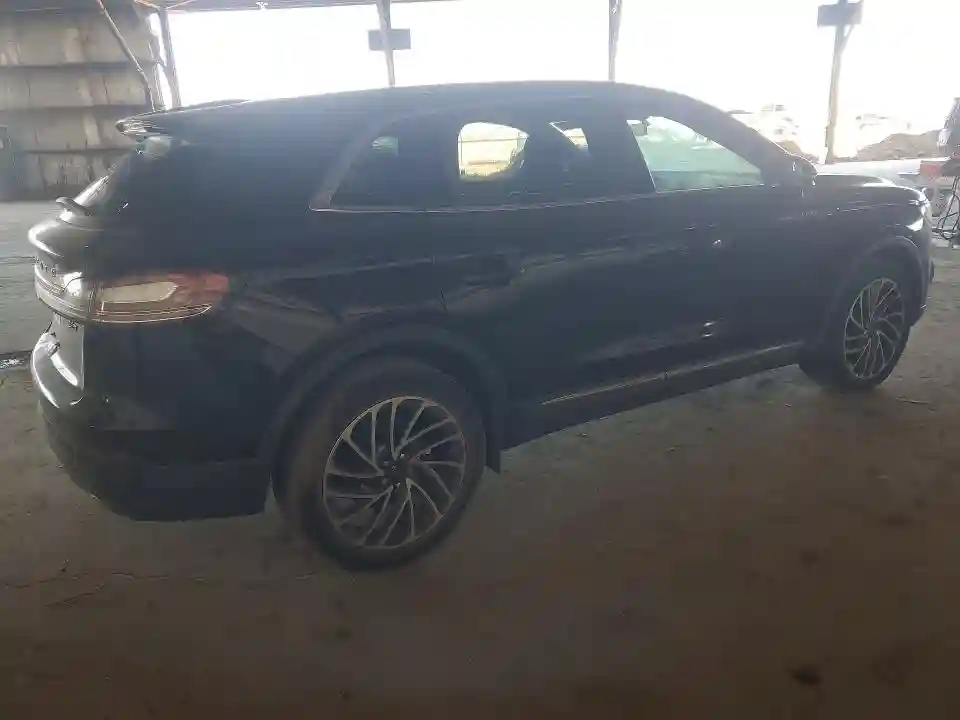 2LMPJ6K94KBL28632 2019 LINCOLN NAUTILUS-2