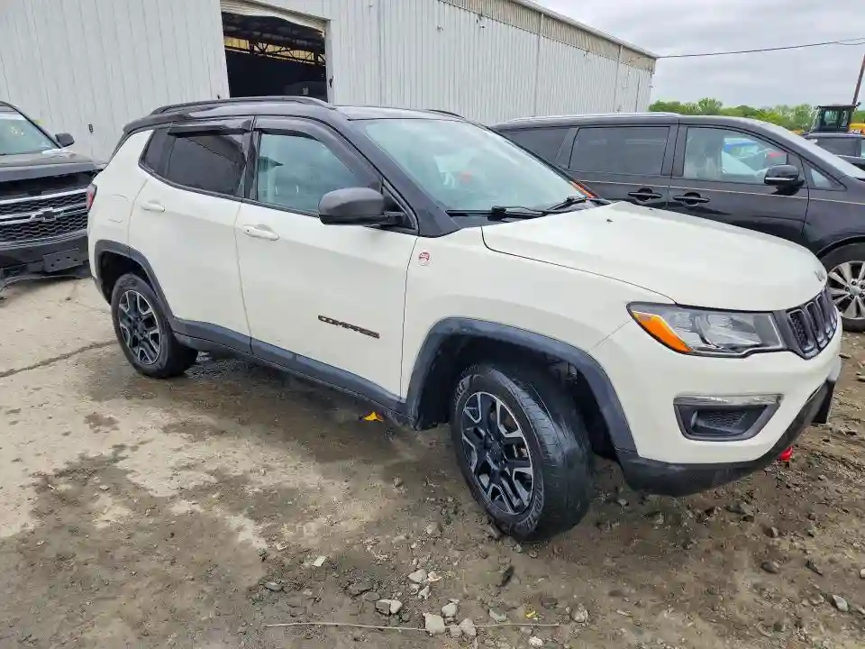 3C4NJDDBXJT501553 2018 JEEP COMPASS-3