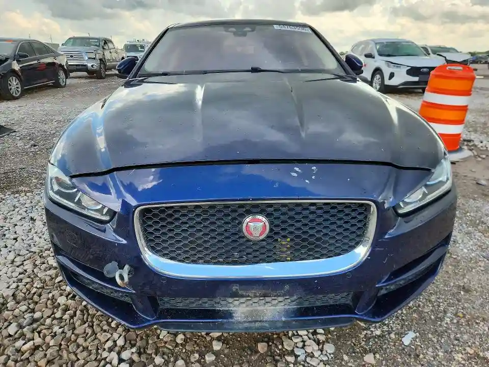 SAJAD4FX4JCP34355 2018 JAGUAR XE-4