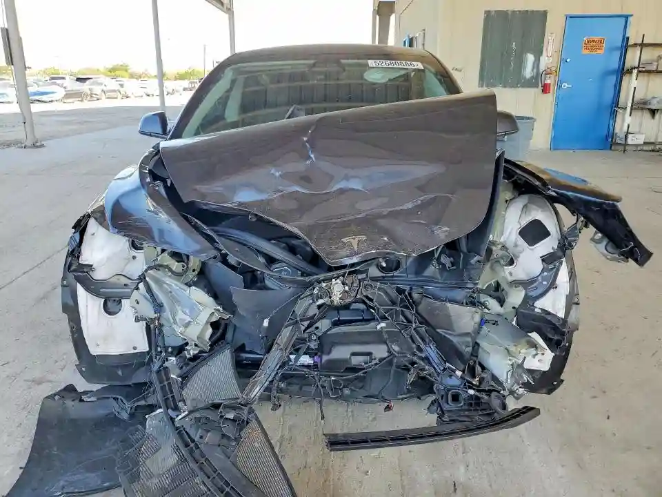 5YJ3E1EA4SF895034 2025 TESLA MODEL 3-4