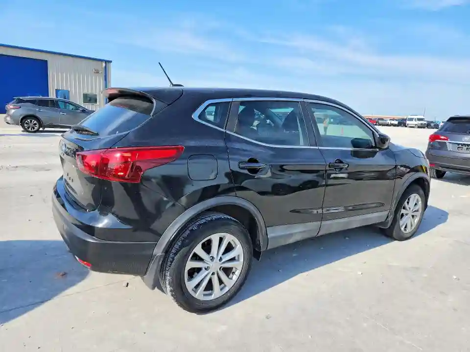 JN1BJ1CP6JW153259 2018 NISSAN ROGUE-2