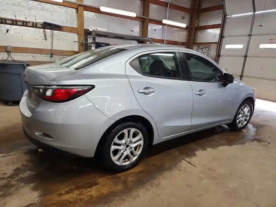 3MYDLBYV9JY321760 2018 TOYOTA YARIS-2