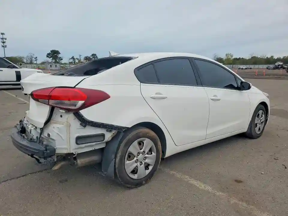 3KPFK4A76HE026077 2017 KIA FORTE-2
