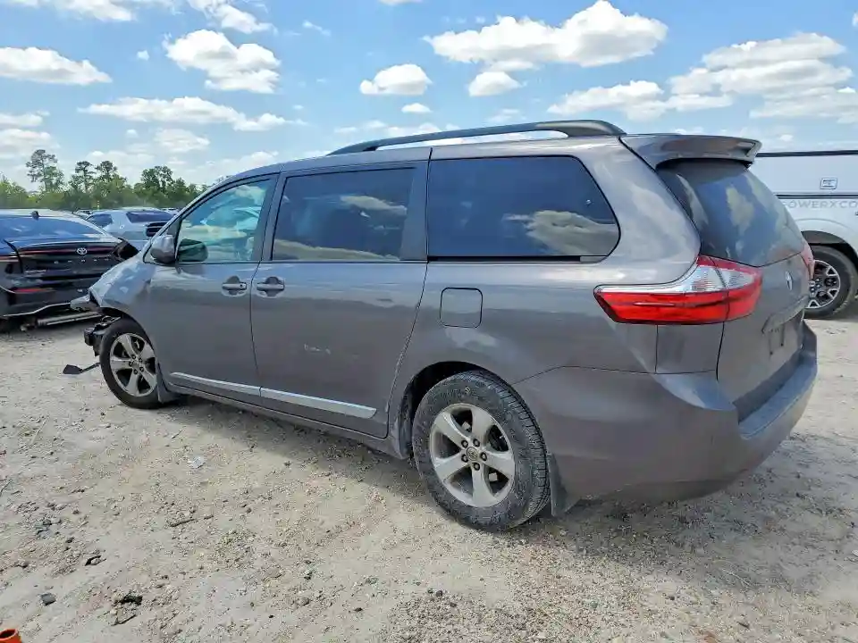 5TDKZ3DC9HS847340 2017 TOYOTA SIENNA-1