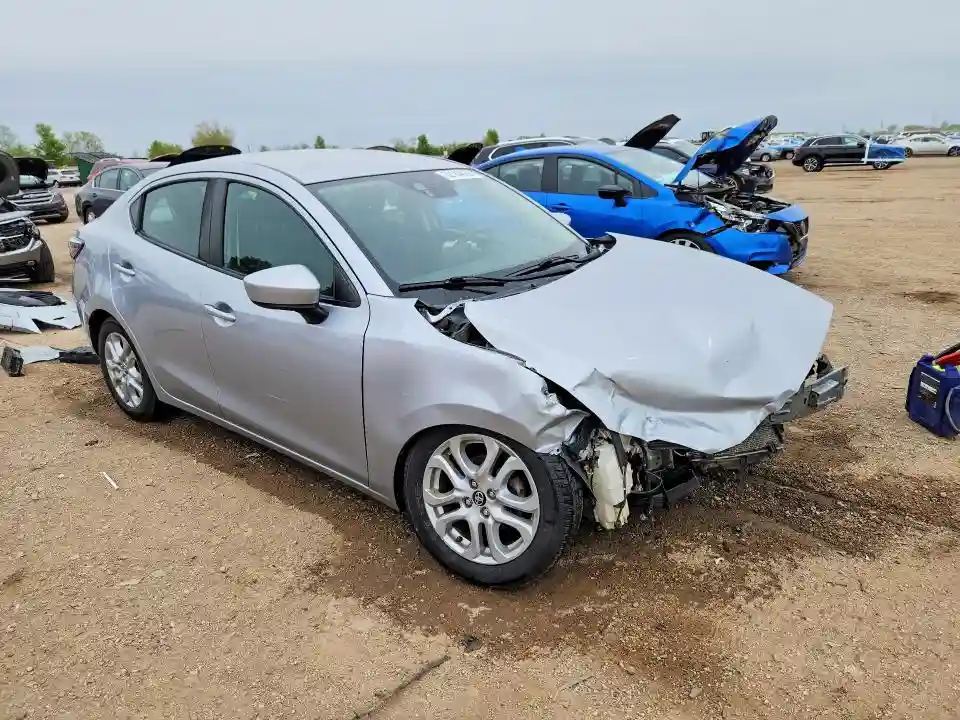 3MYDLBYVXHY175489 2017 TOYOTA YARIS-3