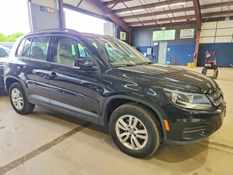 WVGBV7AXXHK000324 2017 VOLKSWAGEN TIGUAN-3