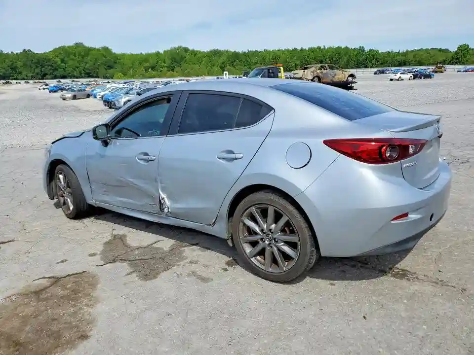 3MZBN1V38JM197790 2018 MAZDA 3-1