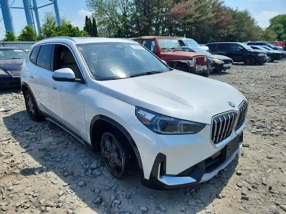 WBX73EF03R5Y86733 2024 BMW X1 M35I-3