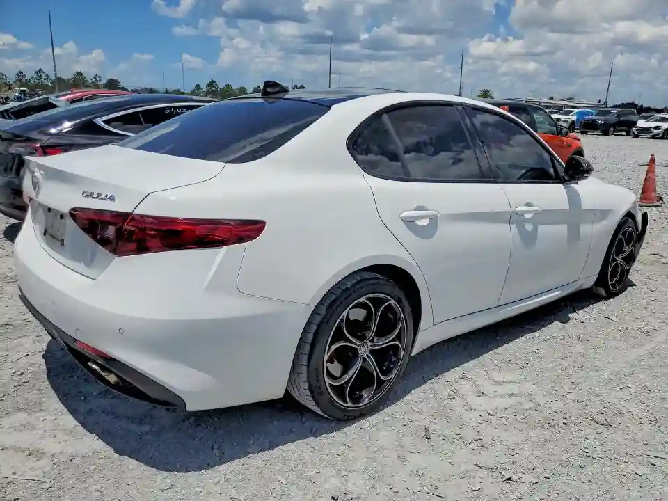 ZARFAEDN2H7532756 2017 ALFA ROMEO GIULIA-2