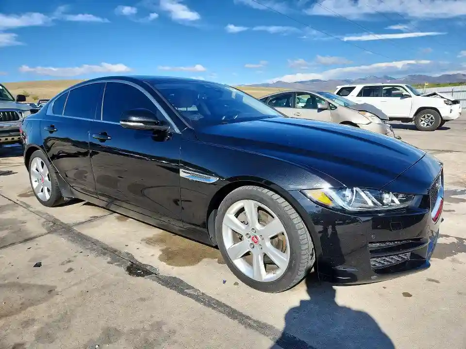 SAJAE4BG1HA968011 2017 JAGUAR XE-3