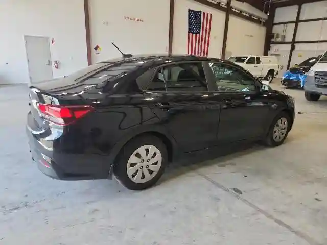 3KPA24AB8JE071817 2018 KIA RIO-2