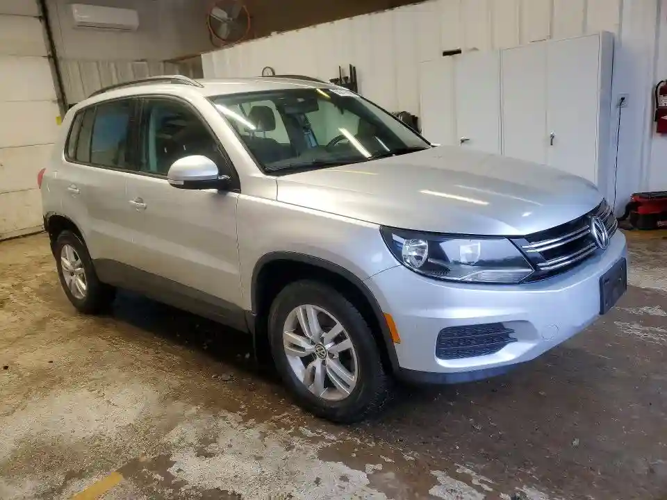 WVGBV7AX7HW502023 2017 VOLKSWAGEN TIGUAN-3