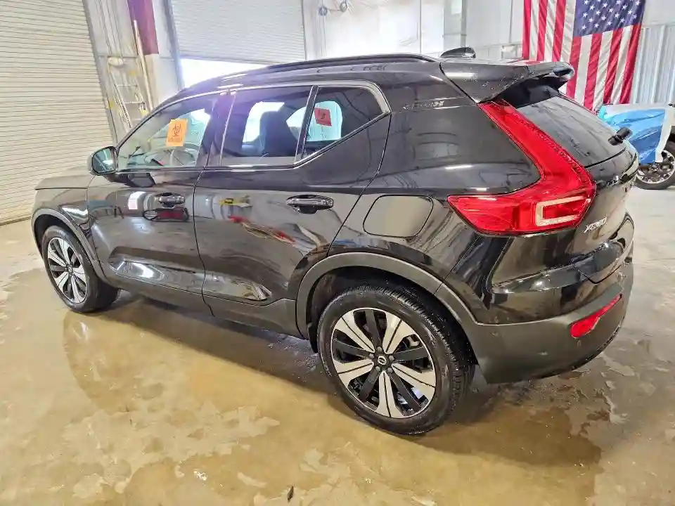 YV4ED3UL8P2979682 2023 VOLVO XC40-1