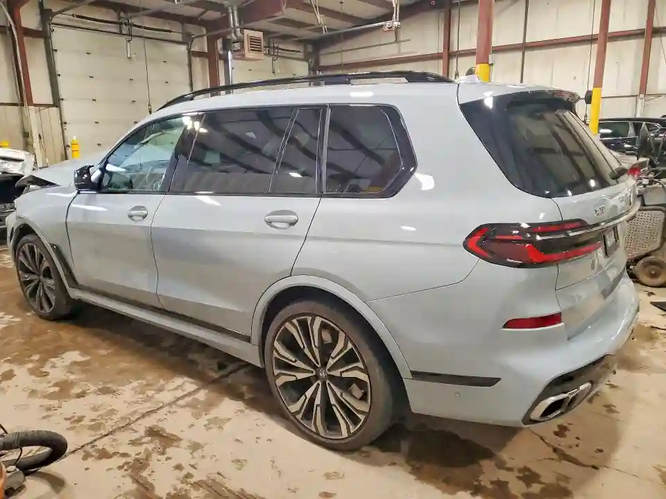 5UX33EM02S9Y23621 2025 BMW X7-1