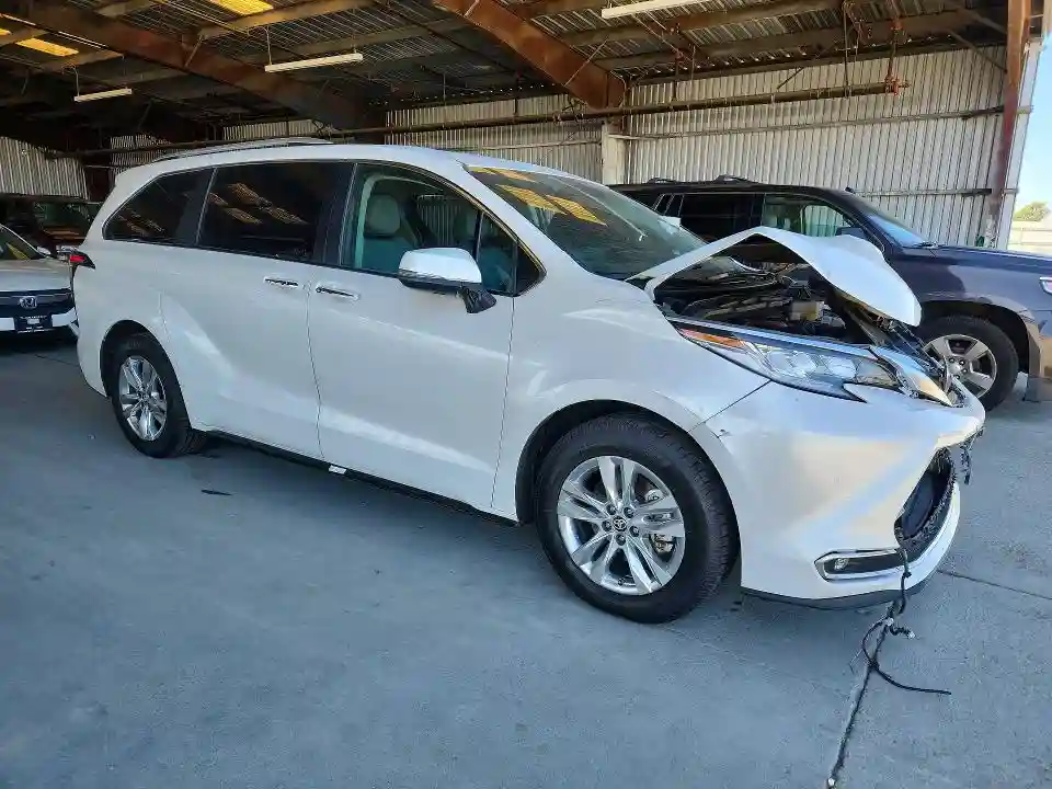 5TDZSKFC5RS150842 2024 TOYOTA SIENNA-3