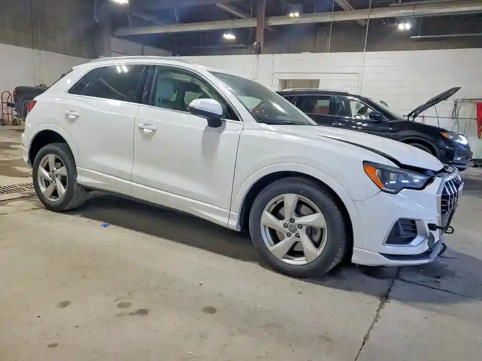 WA1AECF37K1076623 2019 AUDI Q3-3