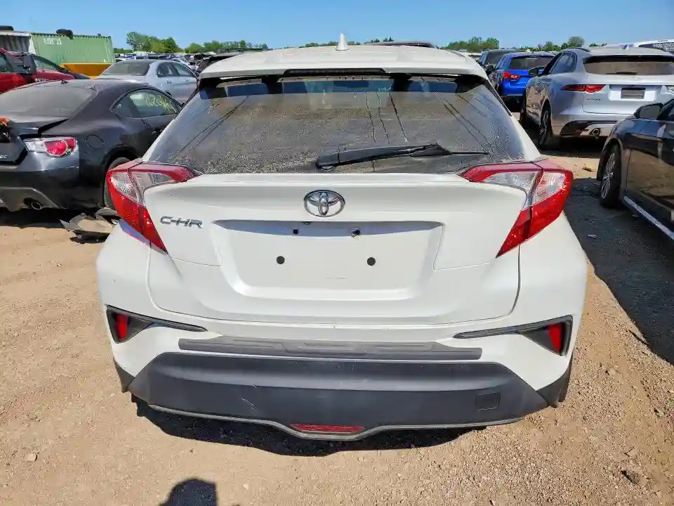NMTKHMBX7JR058848 2018 TOYOTA C-HR-5