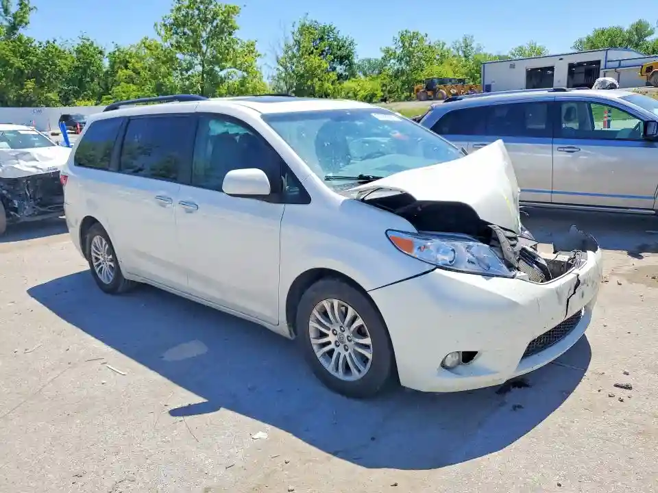5TDYZ3DC2HS821415 2017 TOYOTA SIENNA-3