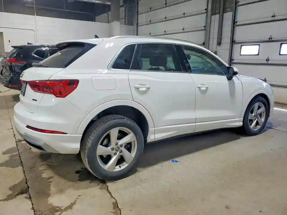 WA1AECF37K1076623 2019 AUDI Q3-2
