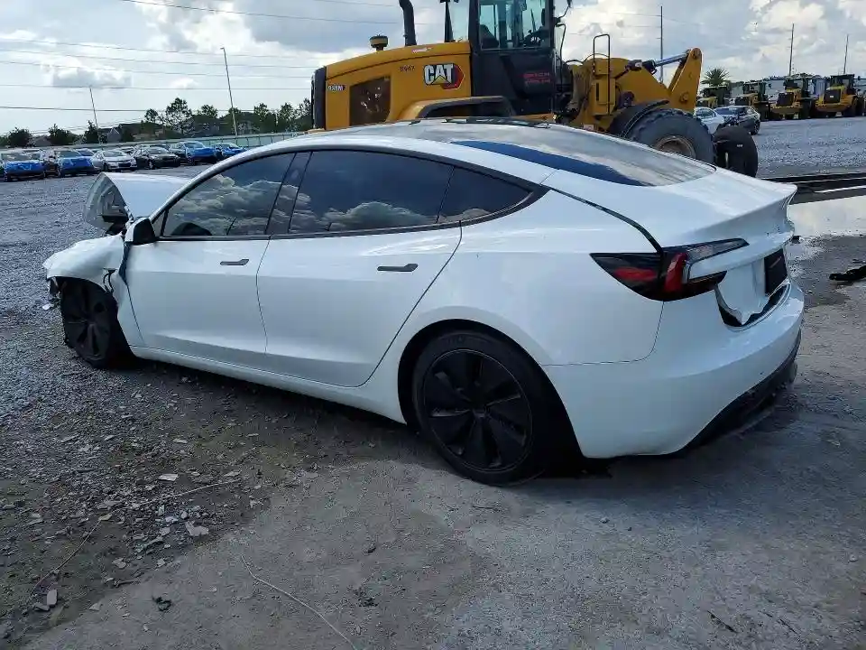 5YJ3E1EA3SF887135 2025 TESLA MODEL 3-1