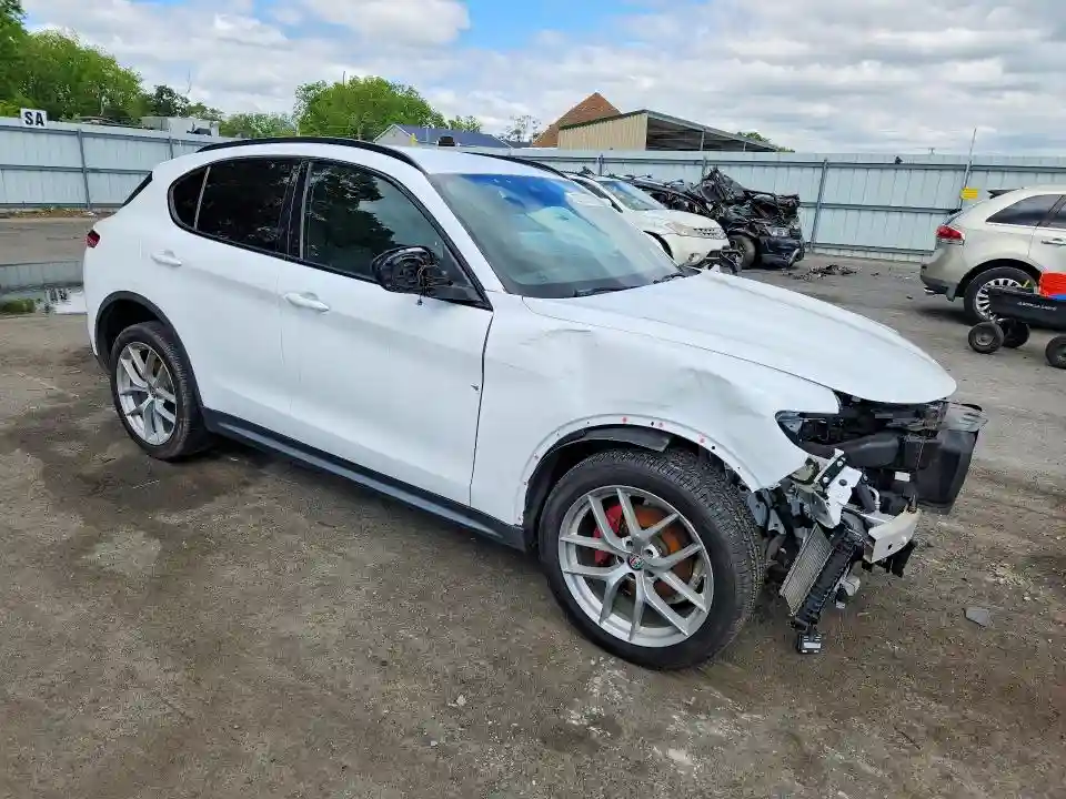 ZASFAKNN6J7B81614 2018 ALFA ROMEO STELVIO-3