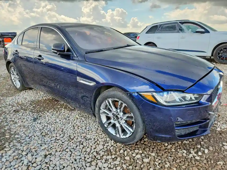 SAJAD4FX4JCP34355 2018 JAGUAR XE-3