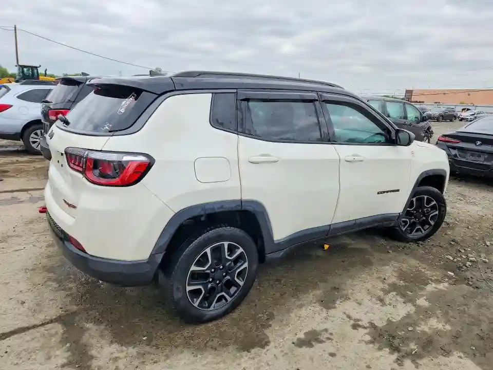 3C4NJDDBXJT501553 2018 JEEP COMPASS-2