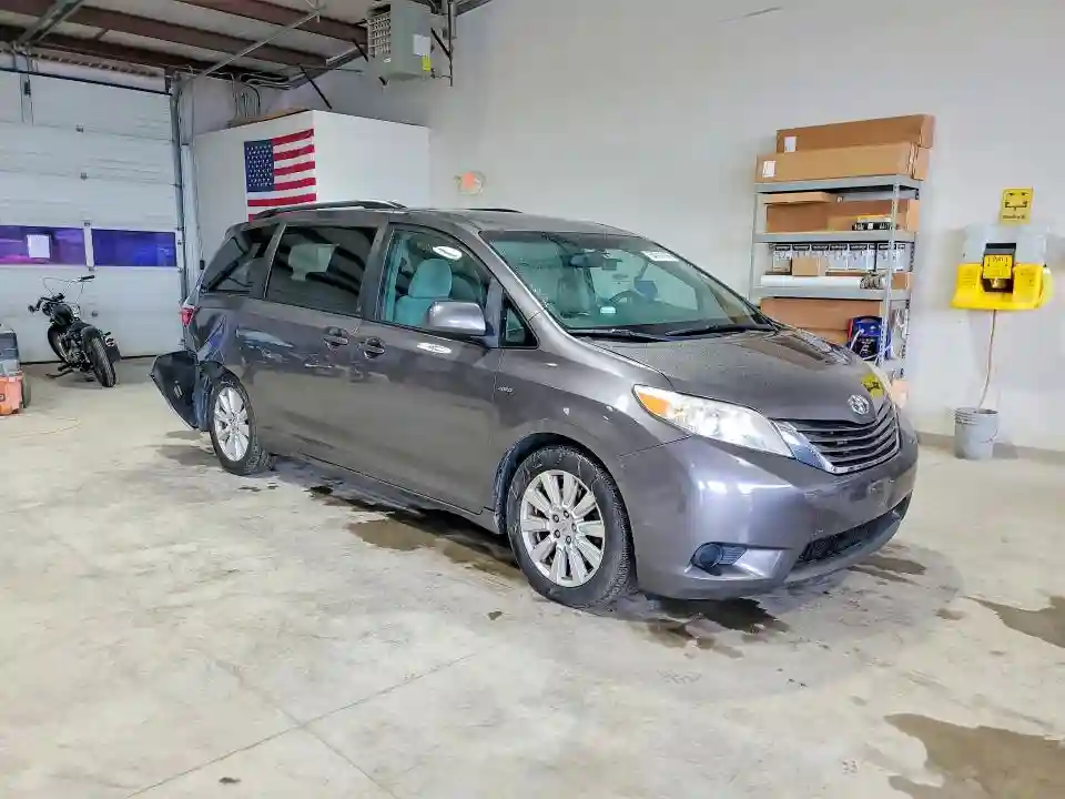 5TDJZ3DCXHS163747 2017 TOYOTA SIENNA-3