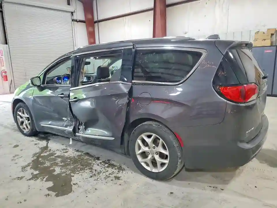 2C4RC1BGXJR123231 2018 CHRYSLER PACIFICA-1