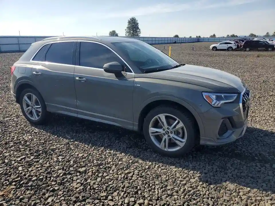 WA1EECF37N1072206 2022 AUDI Q3-3