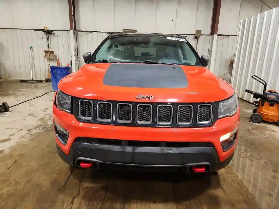 3C4NJDDB5JT465609 2018 JEEP COMPASS-4