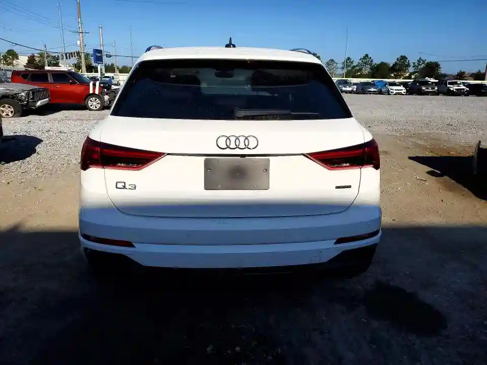 WA1DECF38M1056204 2021 AUDI Q3-5