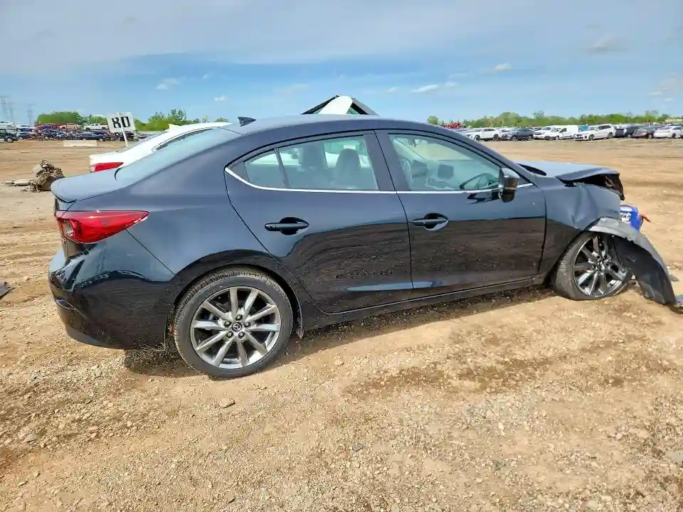 3MZBN1V31JM239877 2018 MAZDA 3-2