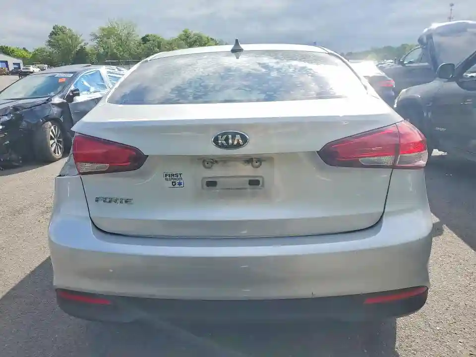 3KPFK4A73JE178100 2018 KIA FORTE-5