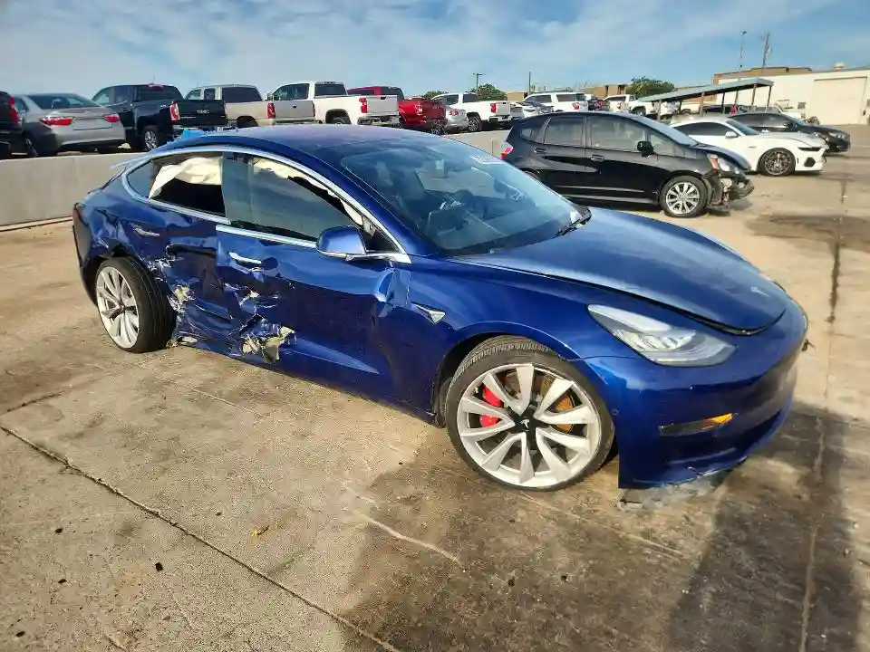 5YJ3E1EB2JF106340 2018 TESLA MODEL 3-3