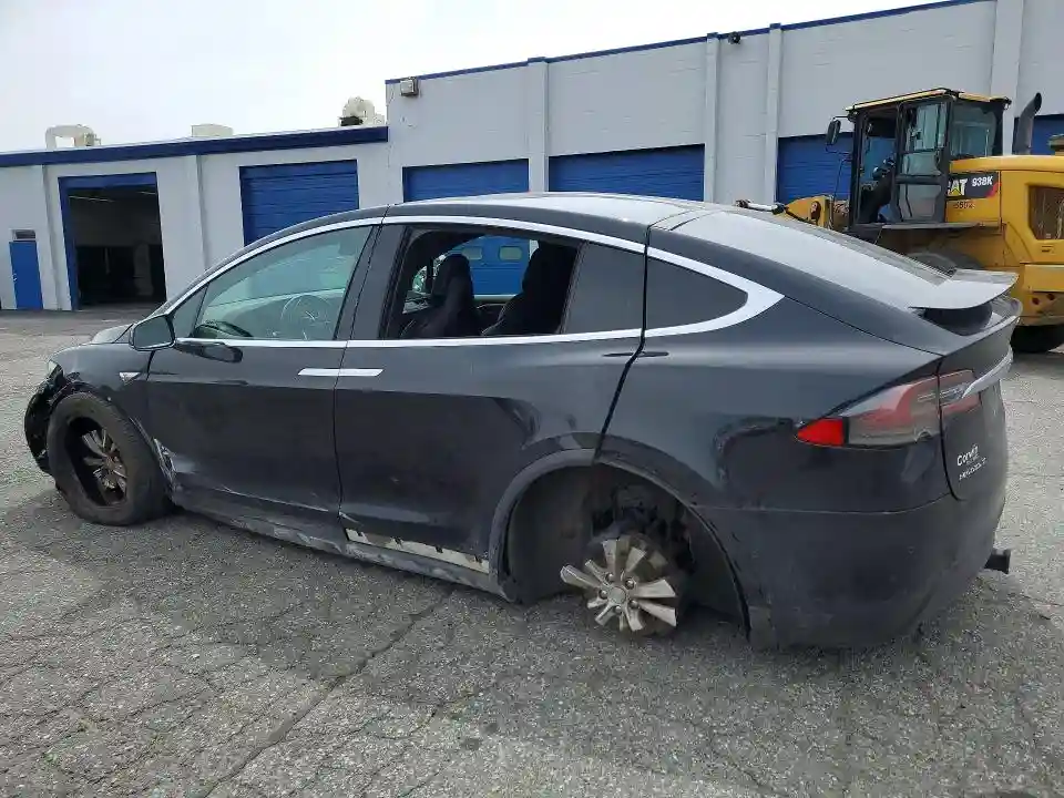 5YJXCBE20GF008395 2016 TESLA MODEL X-1